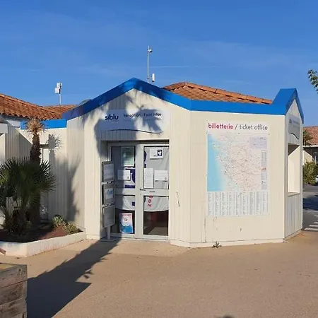 Holiday home Mobilhome 2ch Climatise-terrasse Fermee-4 Velos-camping 4 Etoiles Les Charmettes *