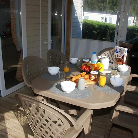 Ferienhaus Mobilhome 2ch Recent Et Climatise-terrasse Fermee-jardin Sans Vis A Vis-camping 4 Etoiles Les Charmettes
