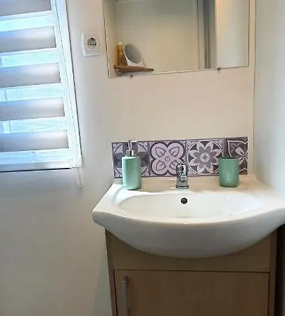 Mobilhome 2ch Recent Et Climatise-terrasse Fermee-jardin Sans Vis A Vis-camping 4 Etoiles Les Charmettes Ferienhaus *