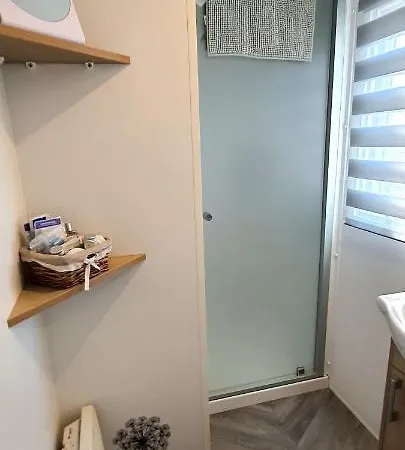 Ferienhaus Mobilhome 2ch Recent Et Climatise-terrasse Fermee-jardin Sans Vis A Vis-camping 4 Etoiles Les Charmettes