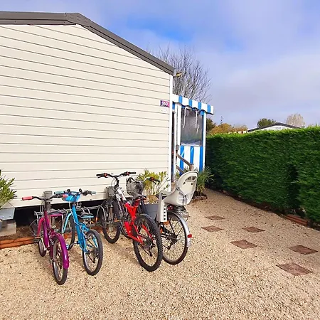 Holiday home Mobilhome 2ch Climatise-terrasse Fermee-4 Velos-camping 4 Etoiles Les Charmettes