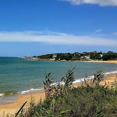 Holiday home Mobilhome 2ch Climatise-terrasse Fermee-4 Velos-camping 4 Etoiles Les Charmettes