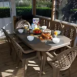 Mobilhome 2ch Recent Et Climatise-terrasse Fermee-jardin Sans Vis A Vis-camping 4 Etoiles Les Charmettes Les Mathes