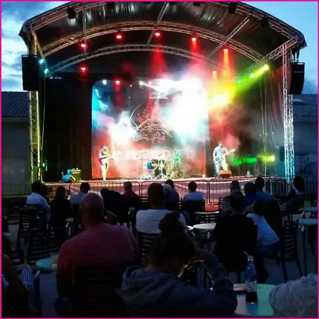 Mobilhome 2ch Recent Et Climatise-terrasse Fermee-jardin Sans Vis A Vis-camping 4 Etoiles Les Charmettes Prázdninový dům