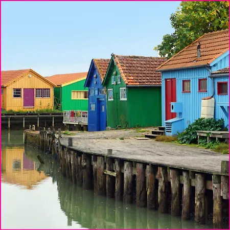 Mobilhome 2ch Recent Et Climatise-terrasse Fermee-jardin Sans Vis A Vis-camping 4 Etoiles Les Charmettes *