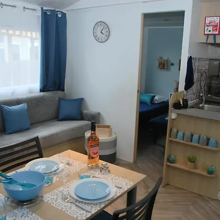 Mobilhome 2ch Climatisé-terrasse Fermée-4 Vélos-camping 4 étoiles Les Charmettes *