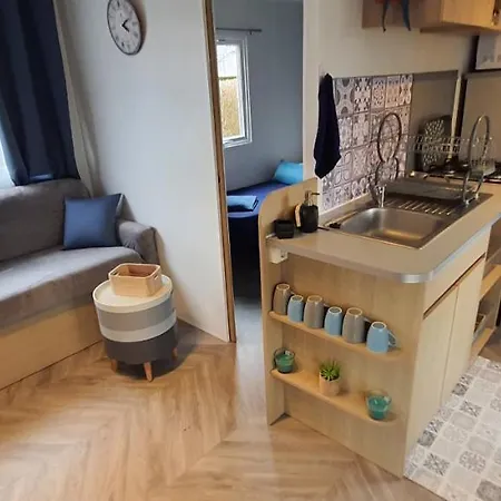 Mobilhome 2ch Recent Et Climatise-terrasse Fermee-jardin Sans Vis A Vis-camping 4 Etoiles Les Charmettes