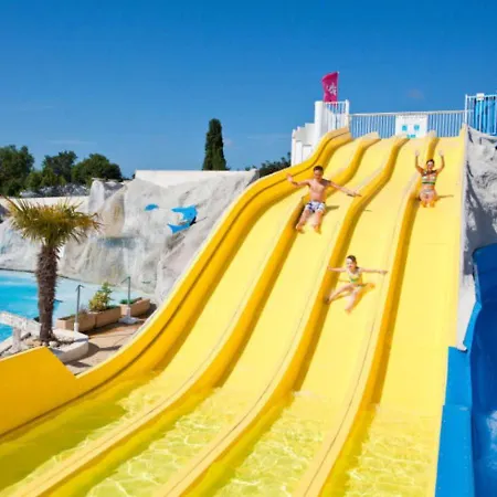 Mobilhome 2ch Recent Et Climatise-terrasse Fermee-jardin Sans Vis A Vis-camping 4 Etoiles Les Charmettes *