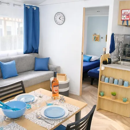 Holiday home Mobilhome 2ch Recent Et Climatise-terrasse Fermee-jardin Sans Vis A Vis-camping 4 Etoiles Les Charmettes Les Mathes